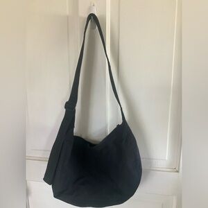 BAGGU nylon MEDIUM crescent bag black